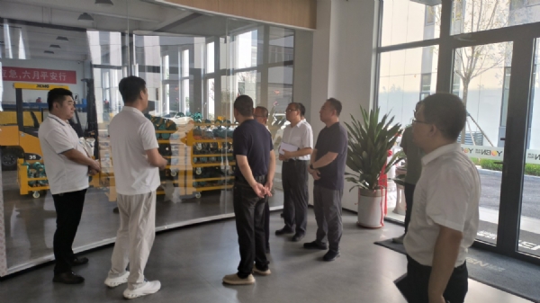 濟(jì)寧創(chuàng)新谷發(fā)展集團(tuán)有限公司董事長(zhǎng)率領(lǐng)團(tuán)隊(duì)一行到我司視察調(diào)研